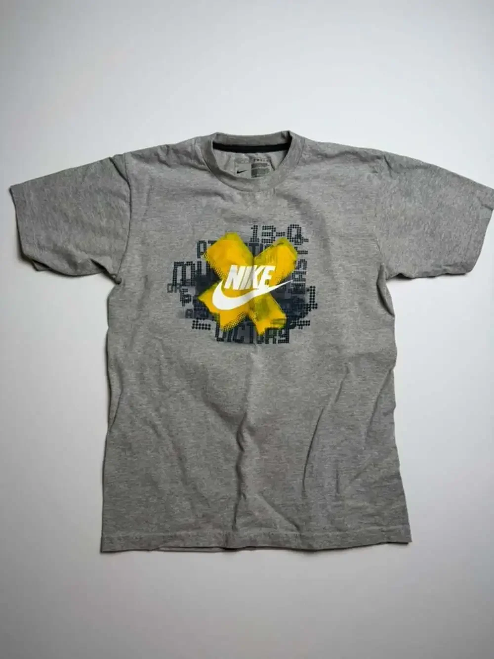 Nike Graphic T-Shirt Youth Boys Medium 10-12 Gray Cotton Tee